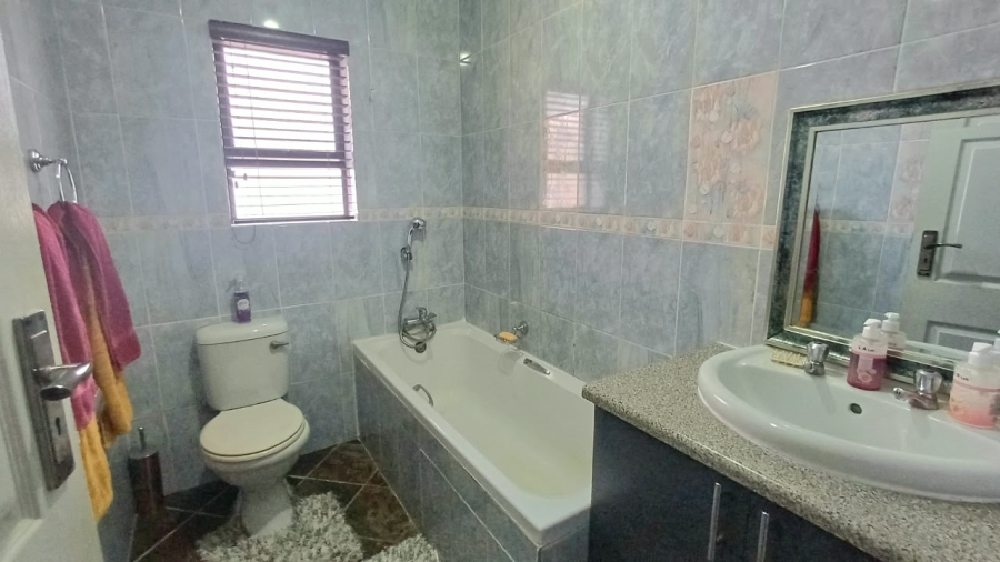 3 Bedroom Property for Sale in Strelitzia Park Eastern Cape